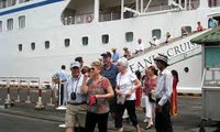 Da Nang port welcomes tourist ocean cruiser